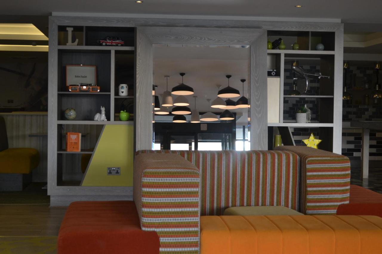 Holiday Inn Luton South - M1, Junction 9, An Ihg Hotel Zewnętrze zdjęcie