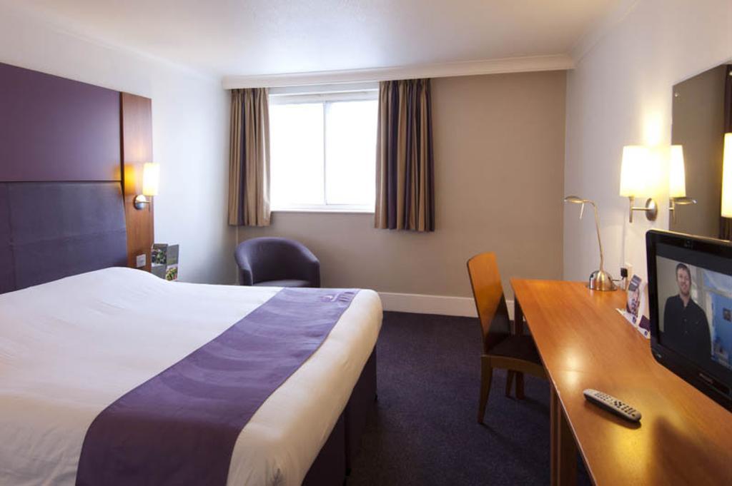 Holiday Inn Luton South - M1, Junction 9, An Ihg Hotel Zewnętrze zdjęcie